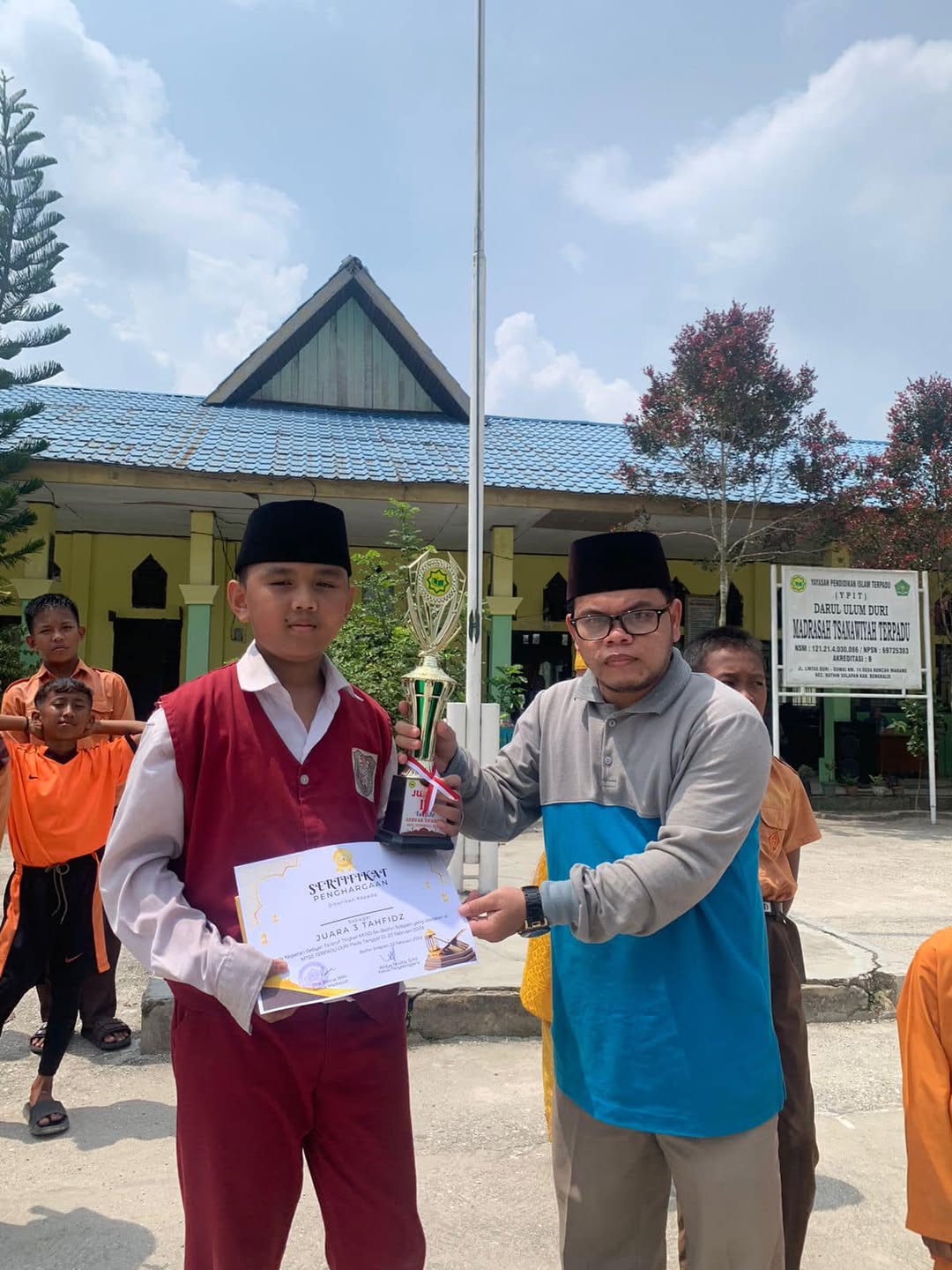 Juara Lomba Ranking 1, Tahfidz Qur’an, dan Mewarnai