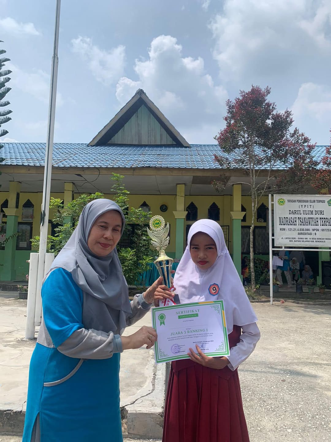 Juara Lomba Ranking 1, Tahfidz Qur’an, dan Mewarnai